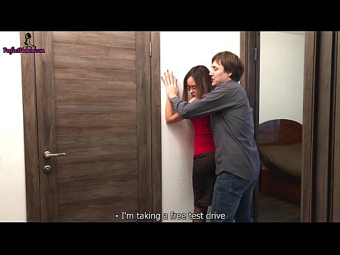 ❤️ مسکن سکسی در حین فروش آپارتمانش به طرز نفسانی گربه اش را تکان می دهد و او را لعنت می کند - Krempai پورنو در fa.porno24-7.ru ❤