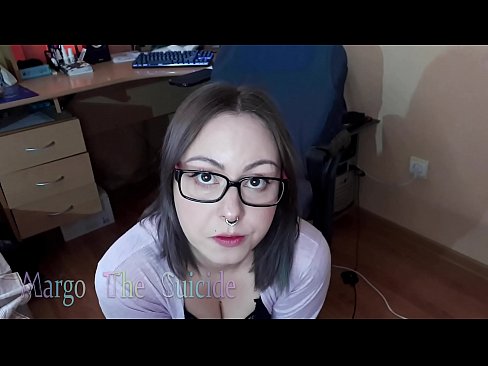❤️ دختر سکسی با عینک، دیلدو را عمیقاً در دوربین می مکد پورنو در fa.porno24-7.ru ❤