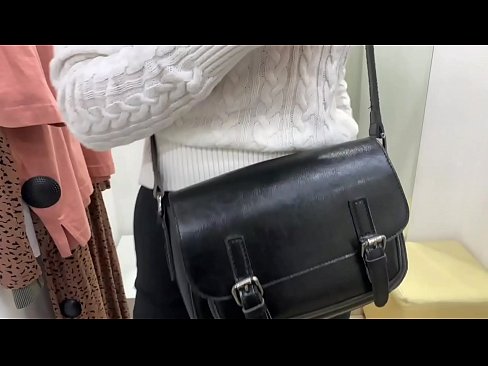 ❤️ خودارضایی عمومی عوضی جوان FeralBerry با دیلدو در اتاق تناسب پورنو در fa.porno24-7.ru ❤